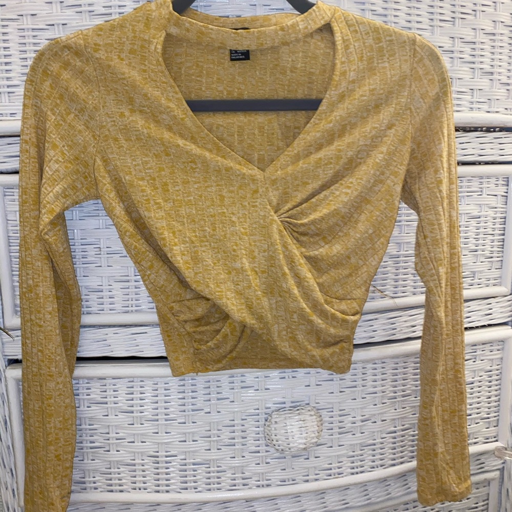 Long sleeve yellow crop top - Picture 2 of 3